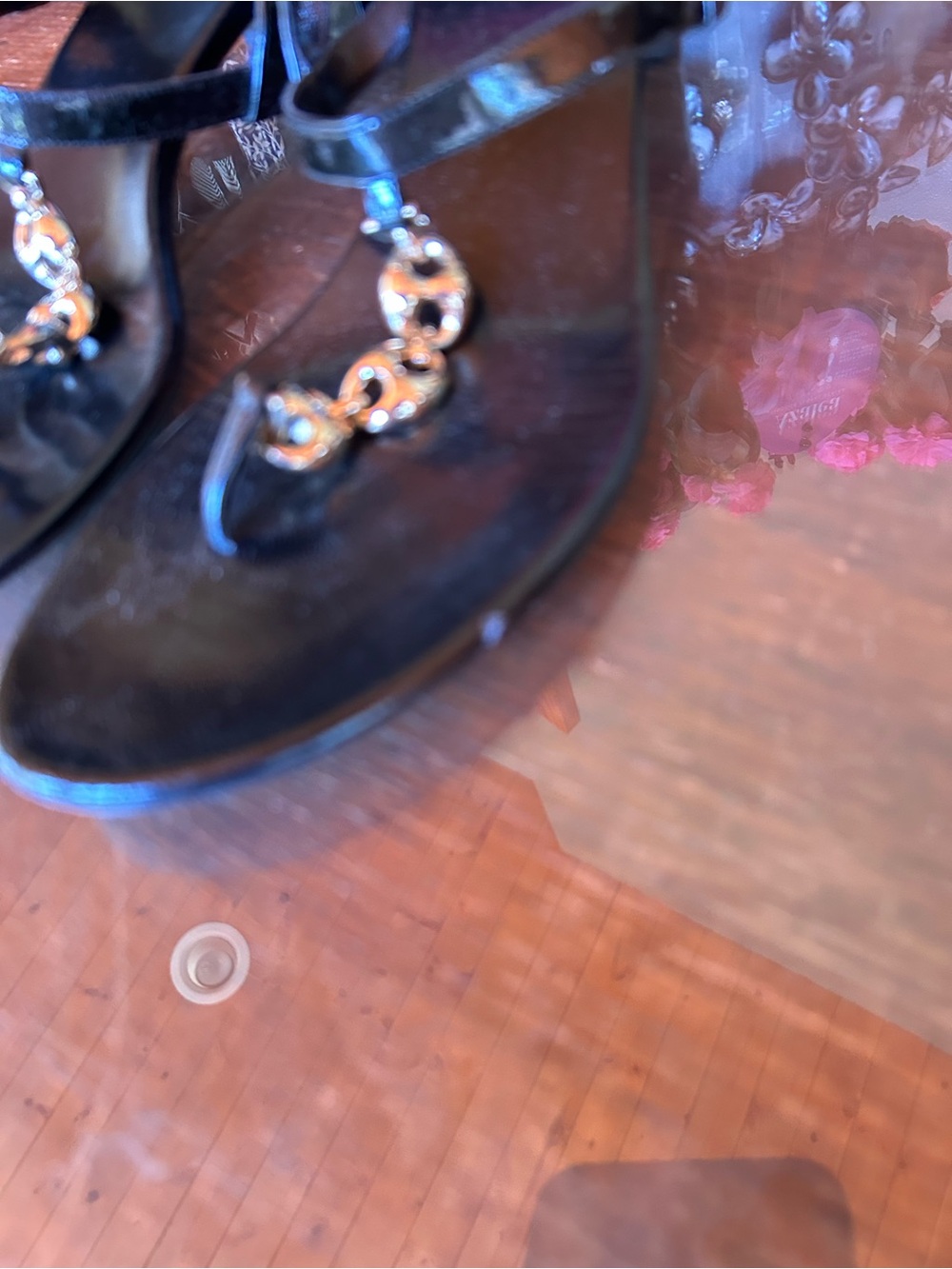 Gucci 8 1/2 Chained Patent Sandals - Picture 4 of 5